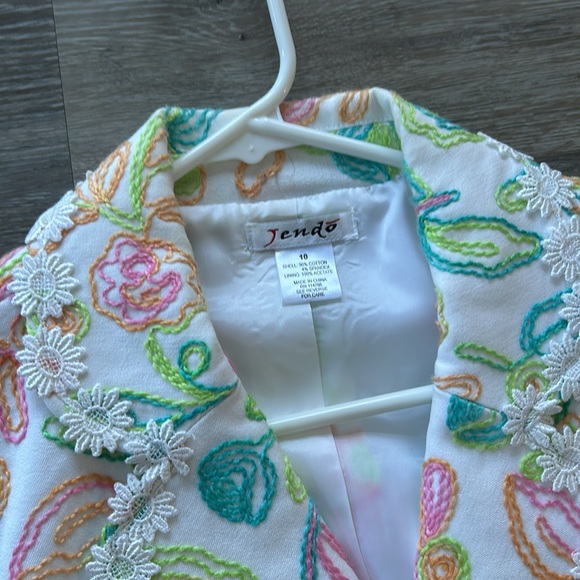 Gorgeous 3/4 sleeve embroidered blazer - Picture 2 of 4